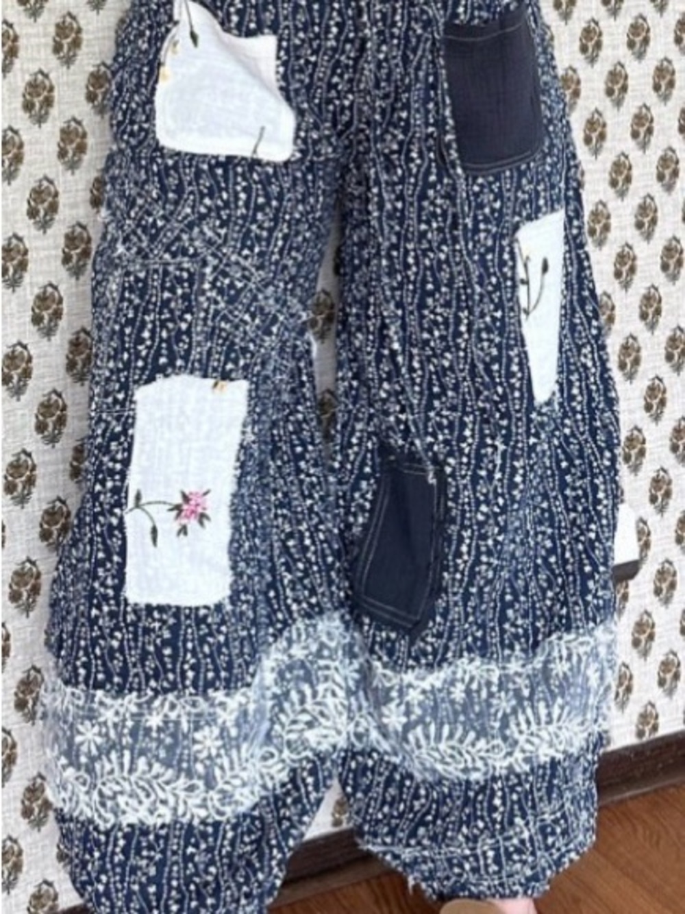POL Navy Floral Patchwork Wide-Leg joggers size Small - Picture 3 of 3